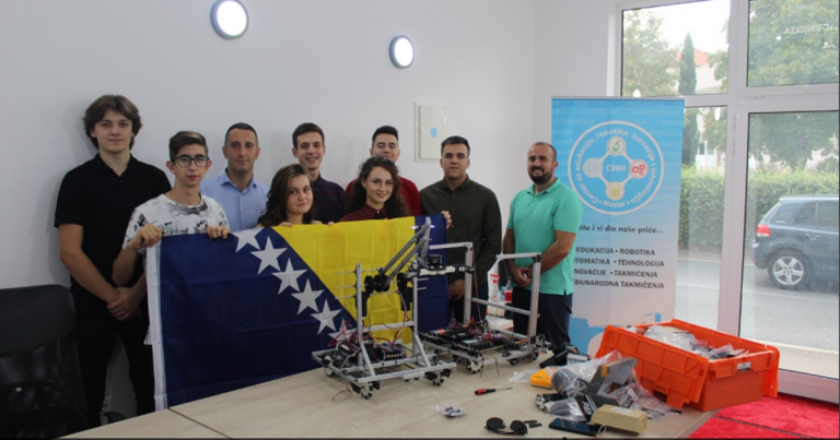 Učenici i mentori iz bh. robotičke reprezentacije / Foto: RSE